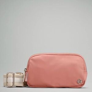 Lululemon Everywhere Crossbody Bag Pink Pastel / White Opal